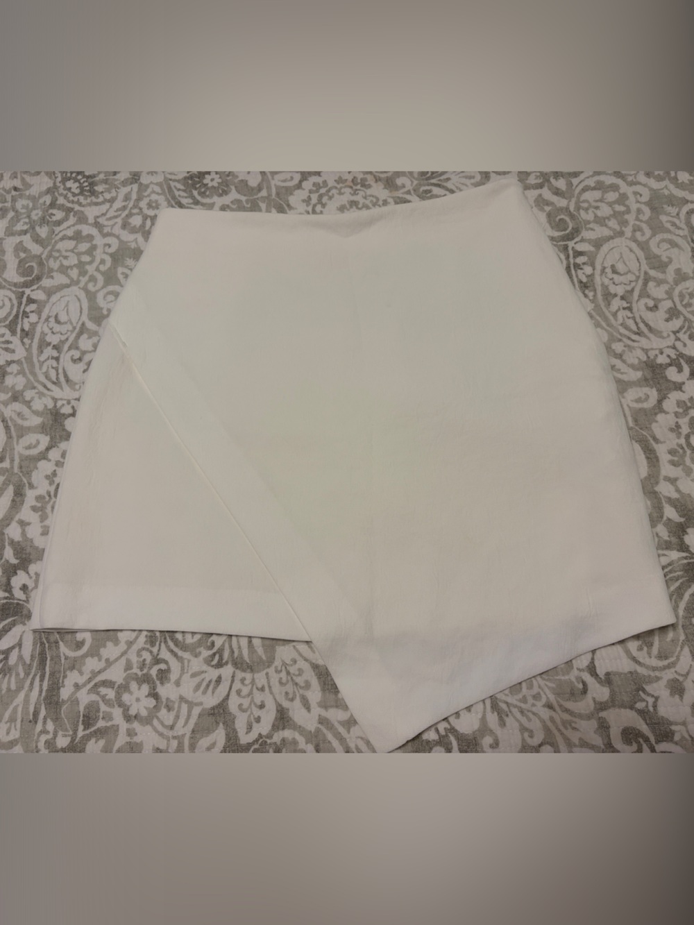 Babaton Aritzia White Structured Lined Skirt Size 6 Minimalist Classic